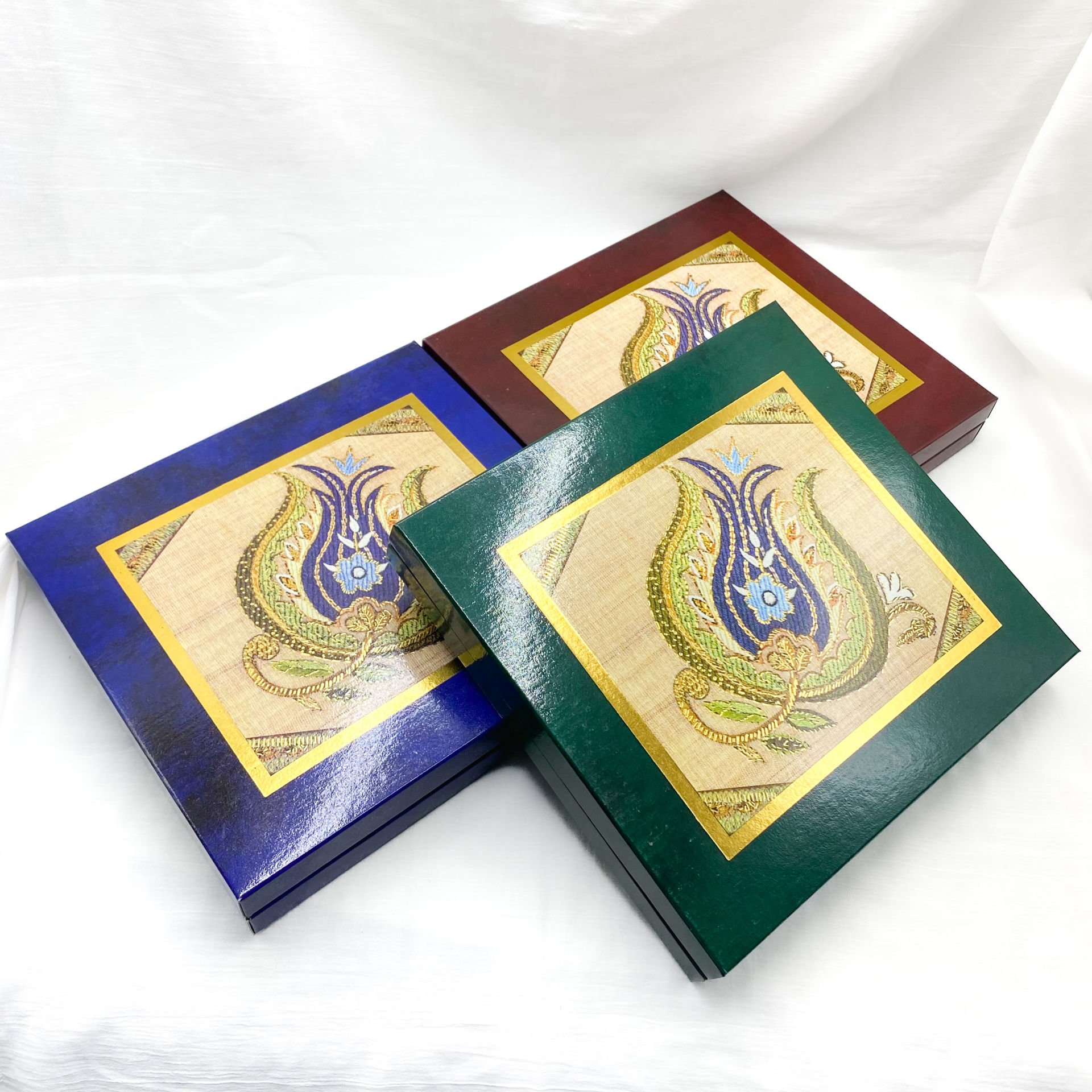 Geleneksel Desenli Madlen Çikolata Kutuları - 3'lü 16 Yuvalı - 23x23cm