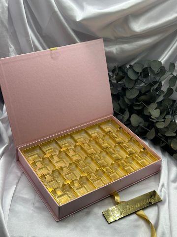 24 Yuvalı Çikolata  Kutusu Pembe